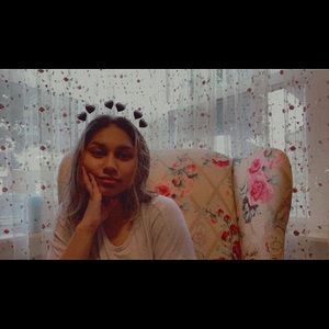 Meet your Posher, Eva